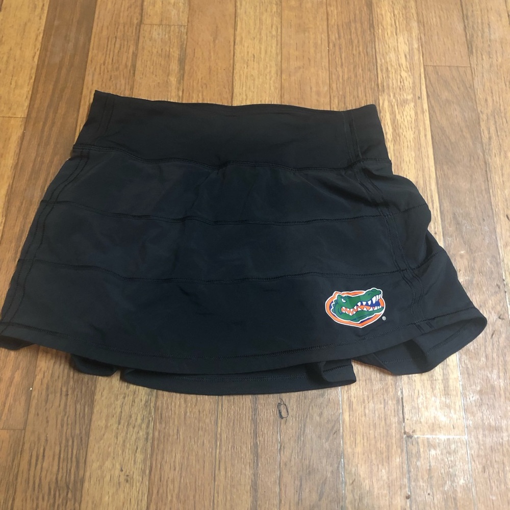 Lululemon Black Athletic Skort with Embroidered Gator Logo - Picture 3 of 11